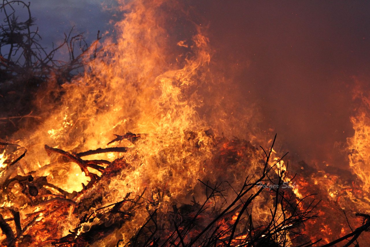 Bild 45 - Osterfeuer 2012